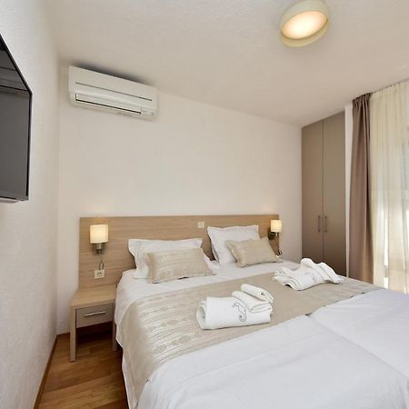 In Olive Garden Apartment Стариград-Пакленица Екстериор снимка