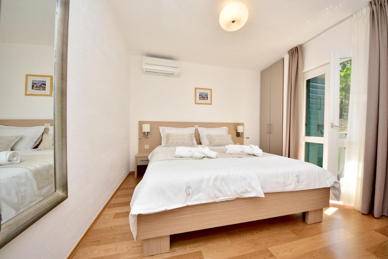 In Olive Garden Apartment Стариград-Пакленица Екстериор снимка