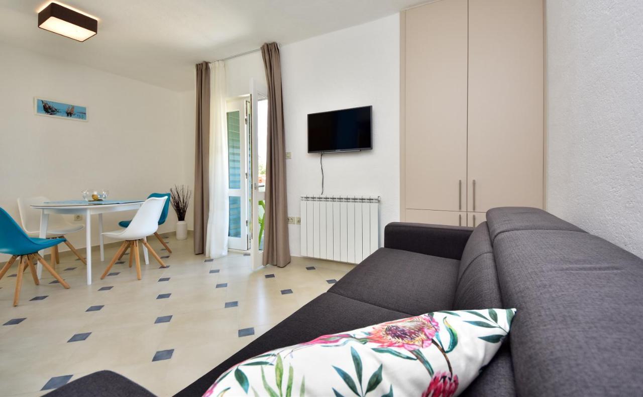 In Olive Garden Apartment Стариград-Пакленица Екстериор снимка