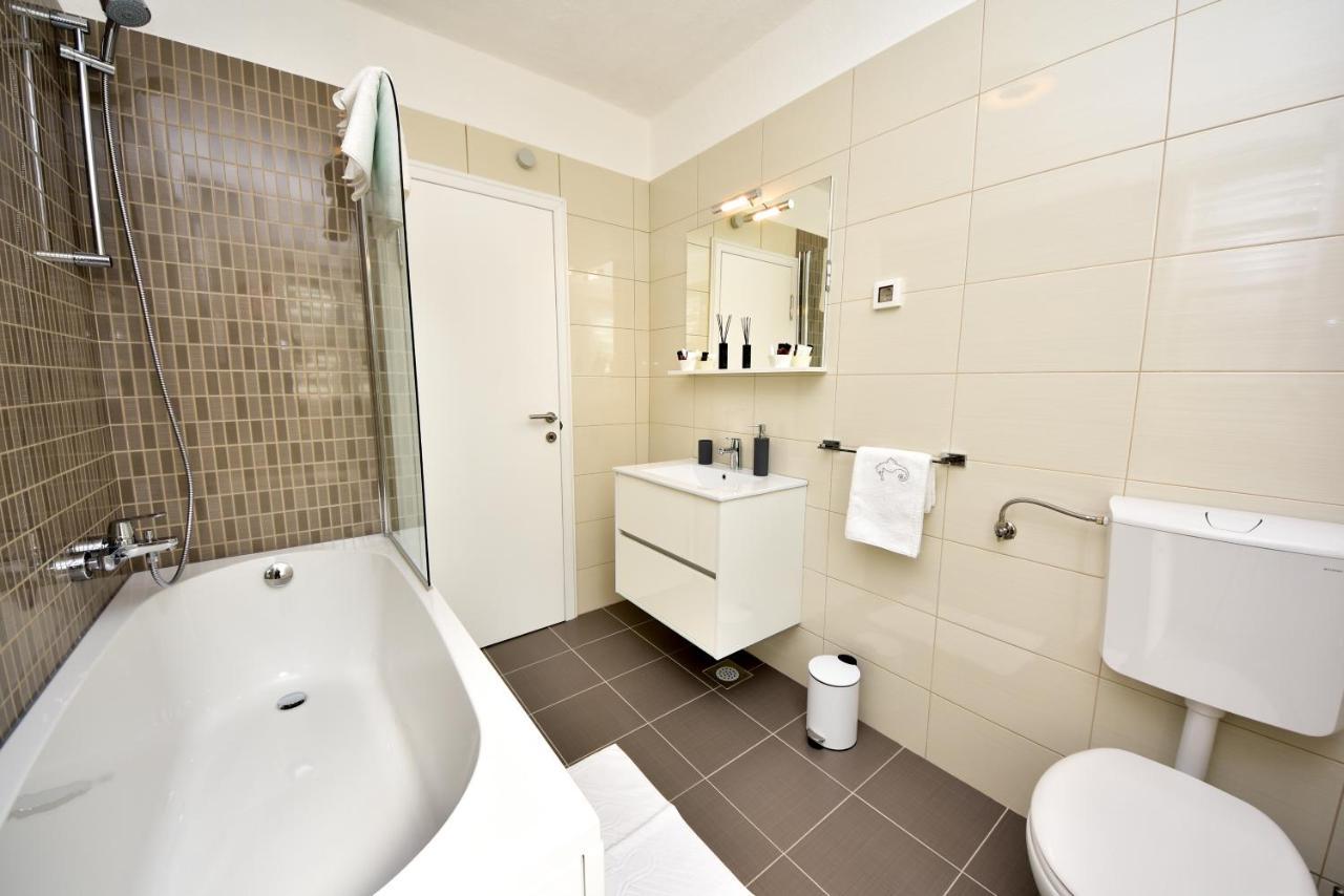 In Olive Garden Apartment Стариград-Пакленица Екстериор снимка