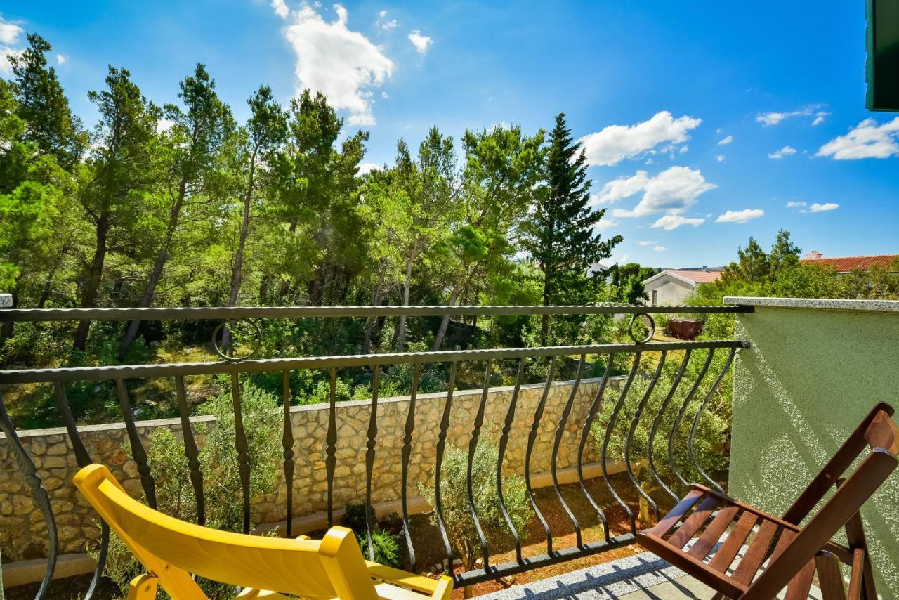 In Olive Garden Apartment Стариград-Пакленица Екстериор снимка
