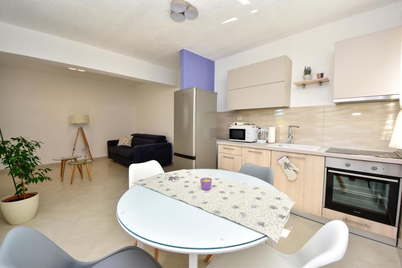 In Olive Garden Apartment Стариград-Пакленица Екстериор снимка