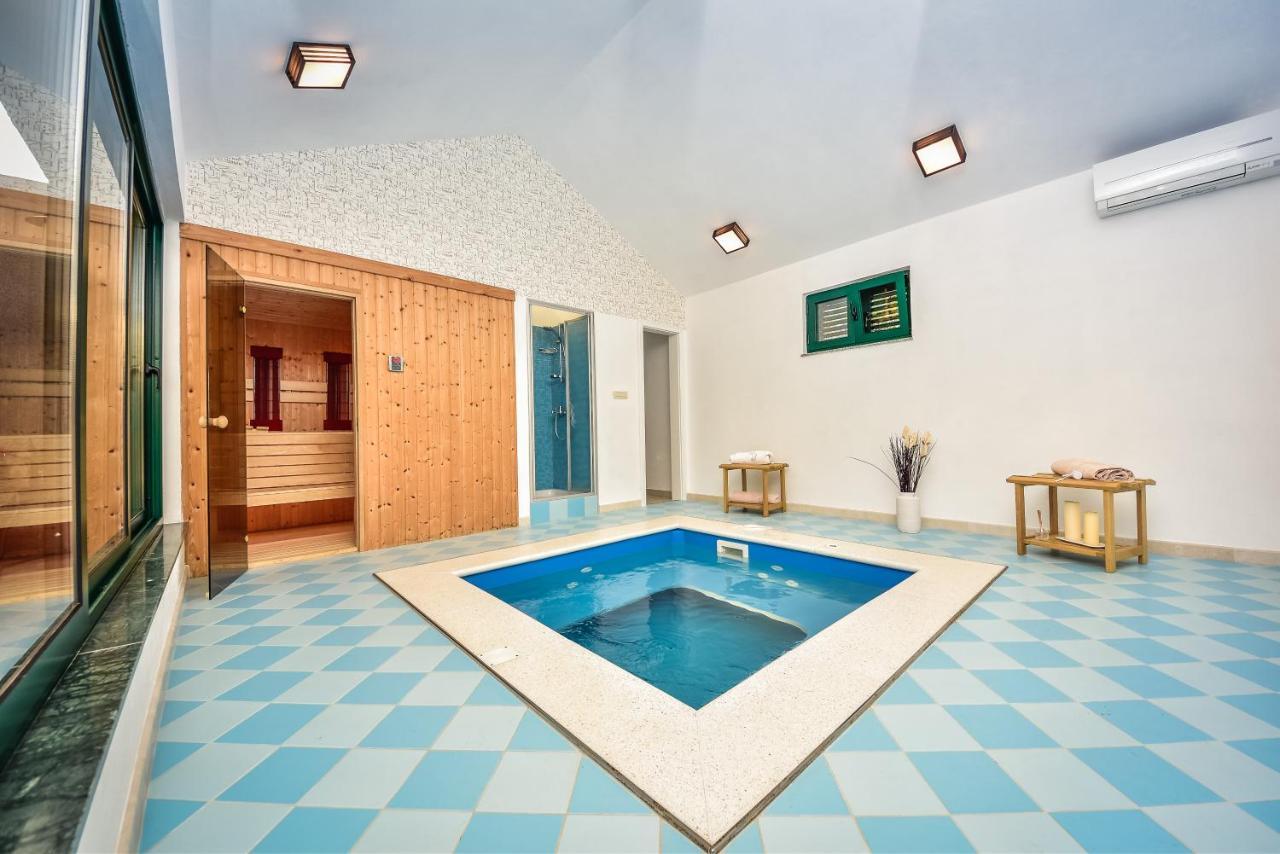 In Olive Garden Apartment Стариград-Пакленица Екстериор снимка