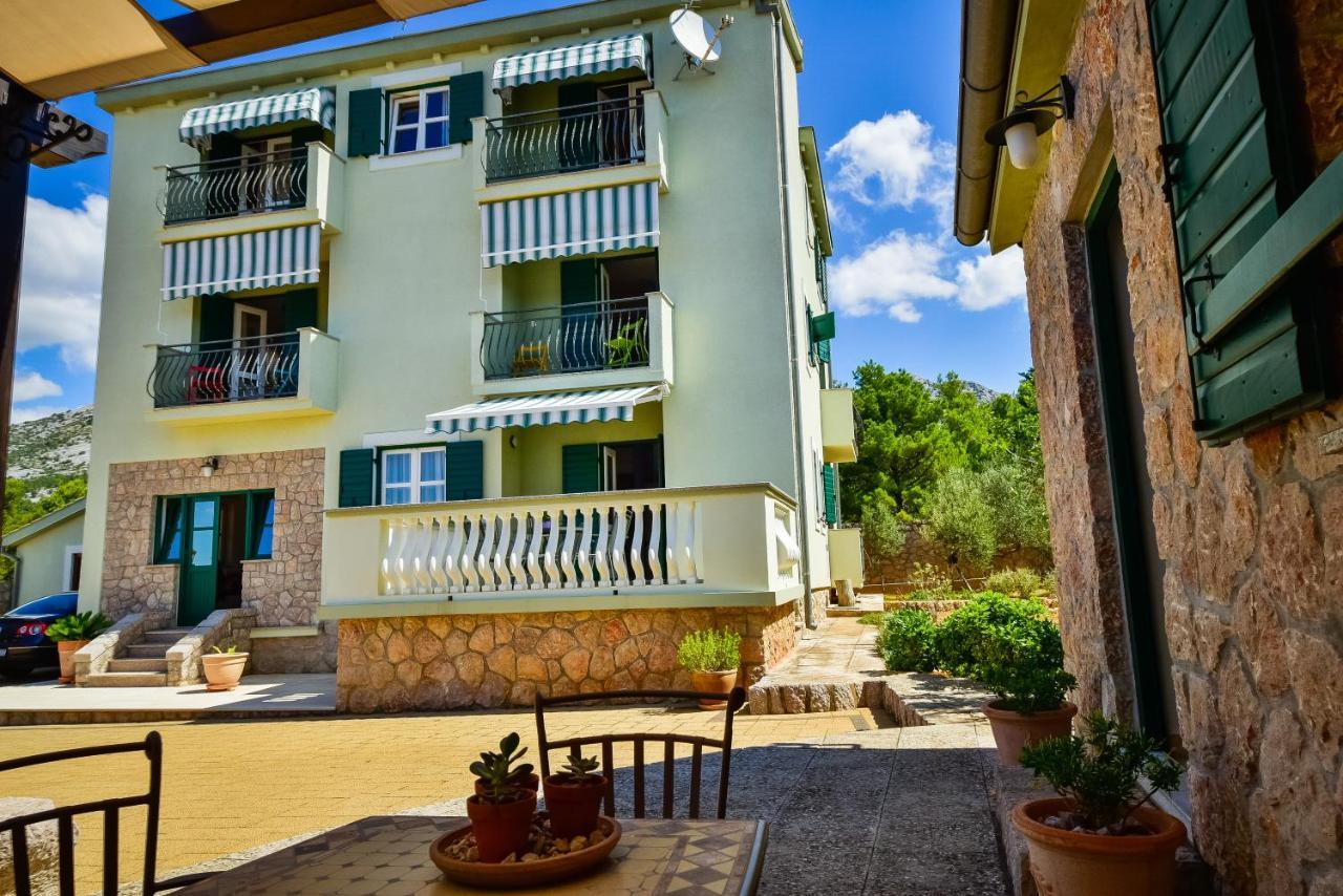 In Olive Garden Apartment Стариград-Пакленица Екстериор снимка